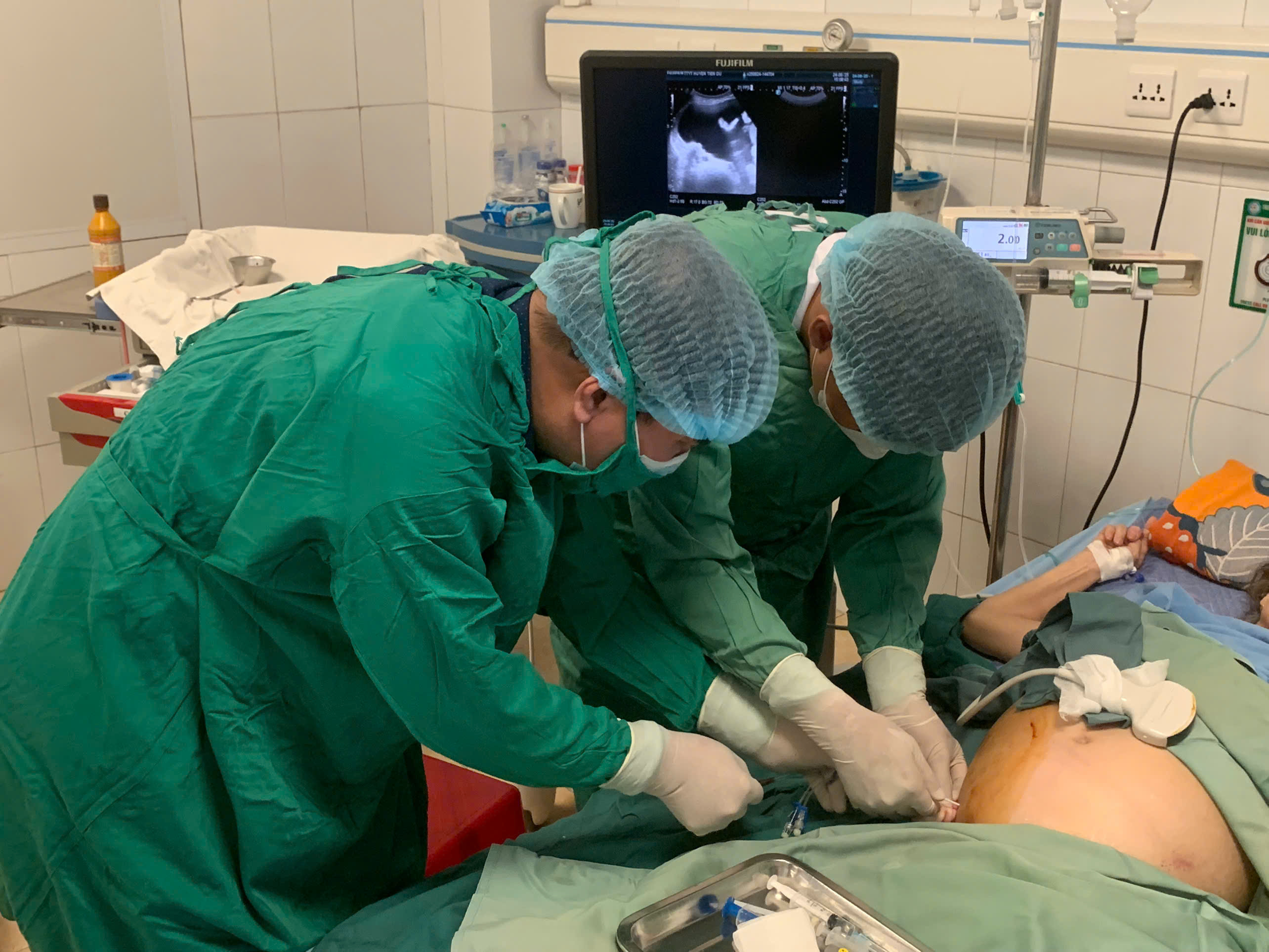 Chăm sóc giảm nhẹ cho bệnh nhân ung thư với kỹ thuật đặt catheter tĩnh mạch dưới đòn dẫn lưu màng bụng