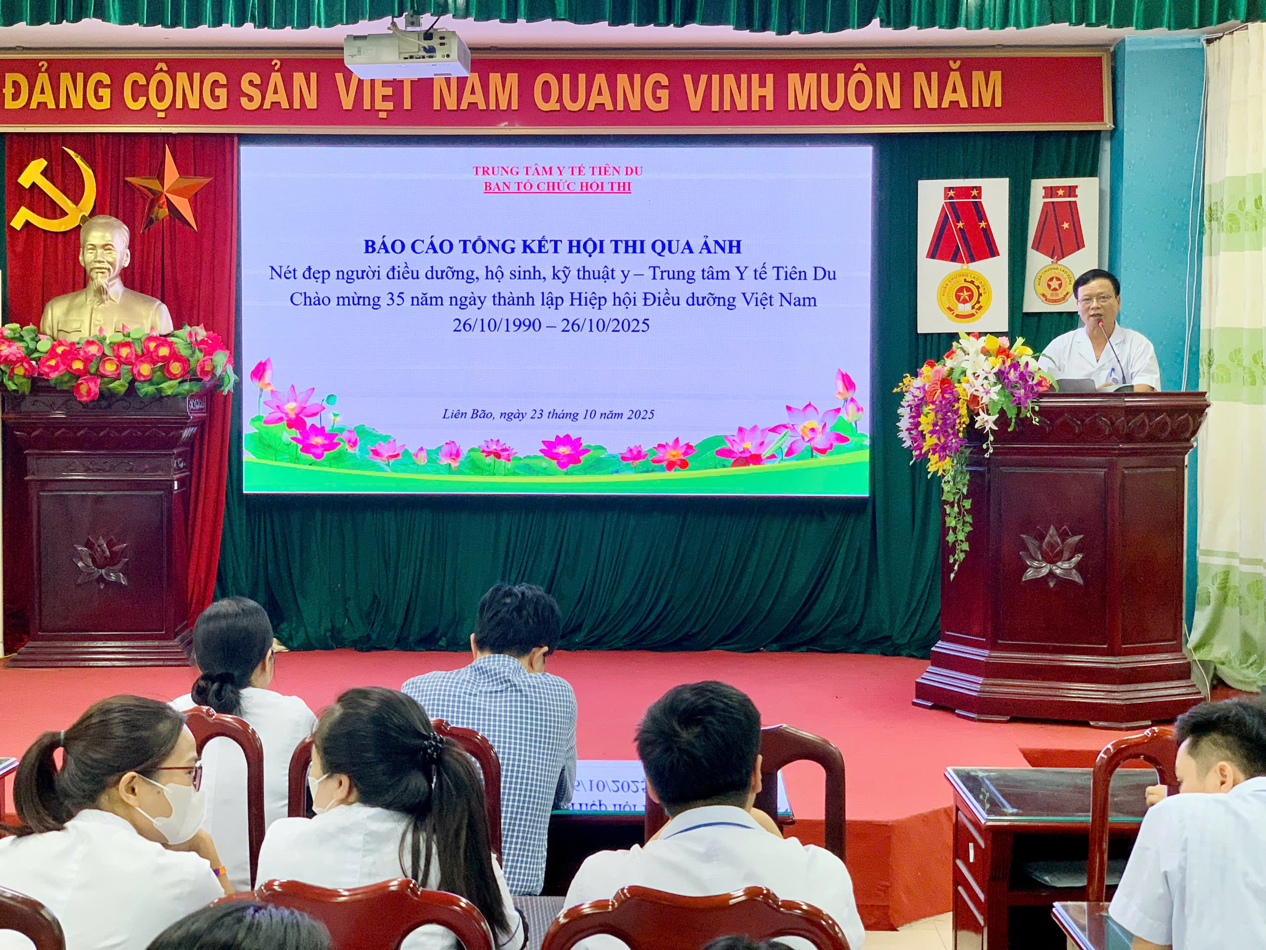 Trung tâm Y tế Tiên Du tổ chức tổng kết và trao giải hội thi qua ảnh “Nét đẹp người điều dưỡng, hộ sinh, kỹ thuật y” 